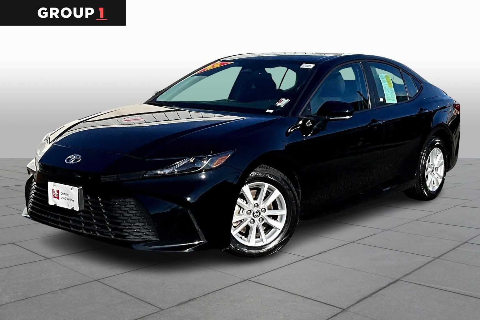 2025 Toyota Camry LE's photo