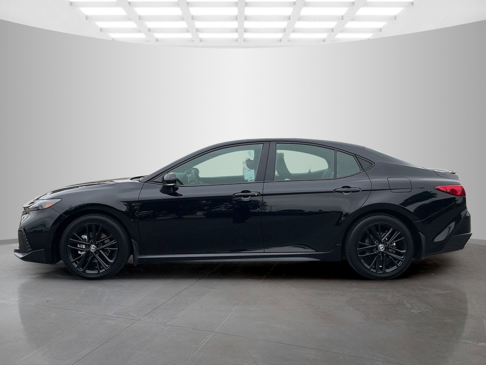 2025 Toyota Camry SE photo 3