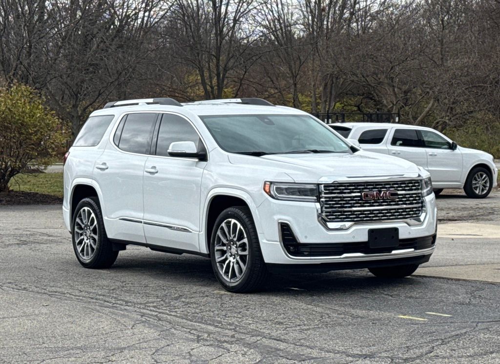 2023 GMC Acadia Denali's photo