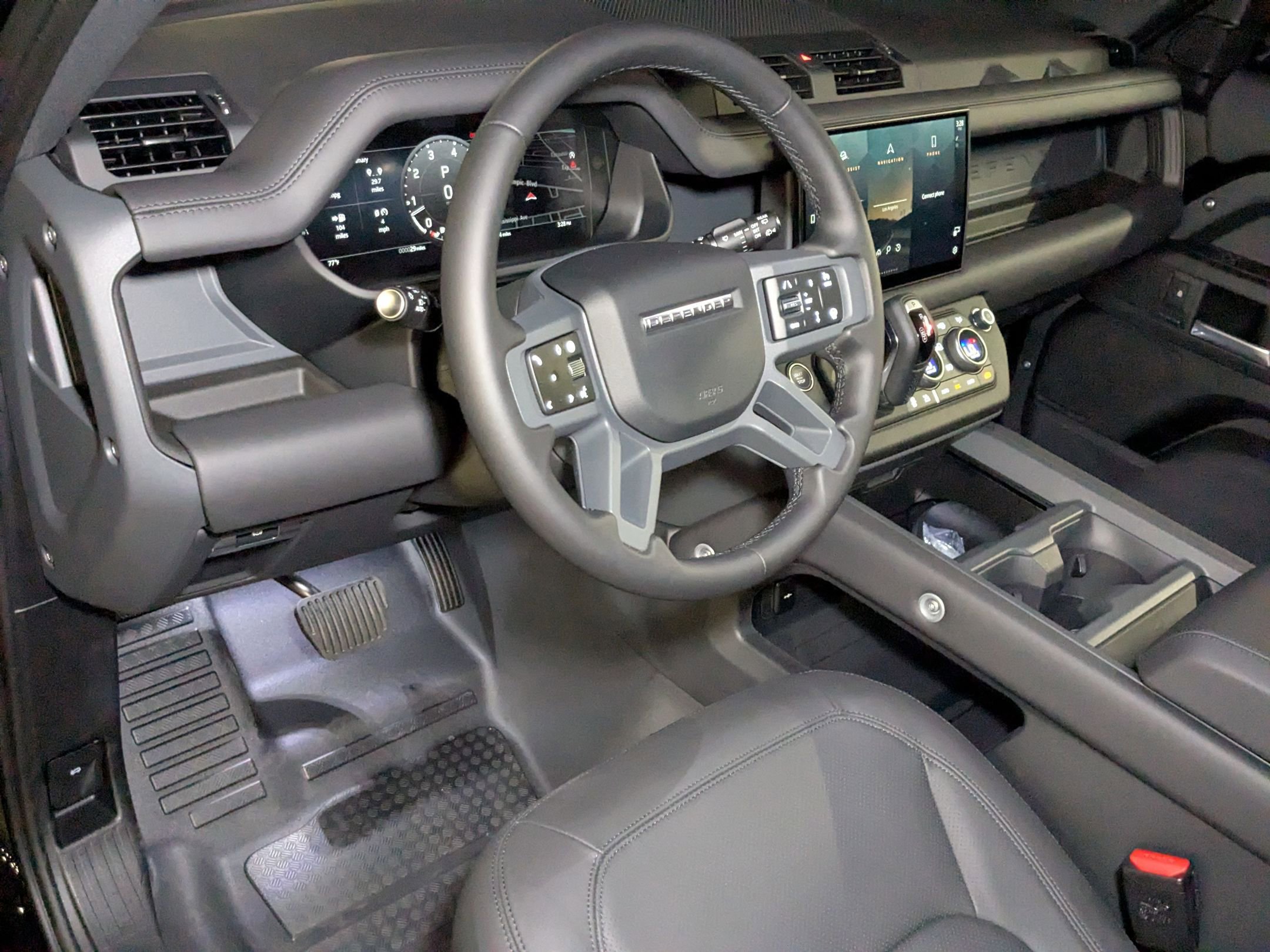 2025 Land Rover Defender 110 S photo 3