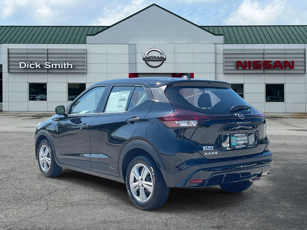 2025 Nissan Kicks Play S photo 2