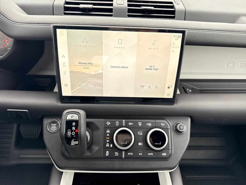 2025 Land Rover Defender 130 X-Dynamic SE photo 22
