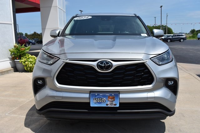 2024 Toyota Highlander LE photo 3
