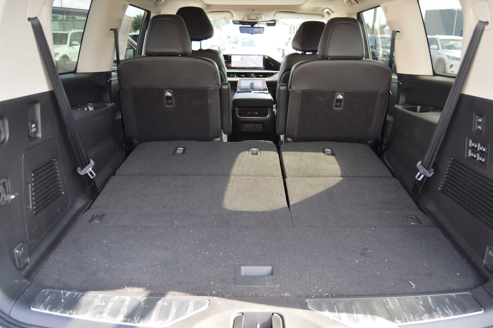 2025 Infiniti QX80 Sensory photo 22