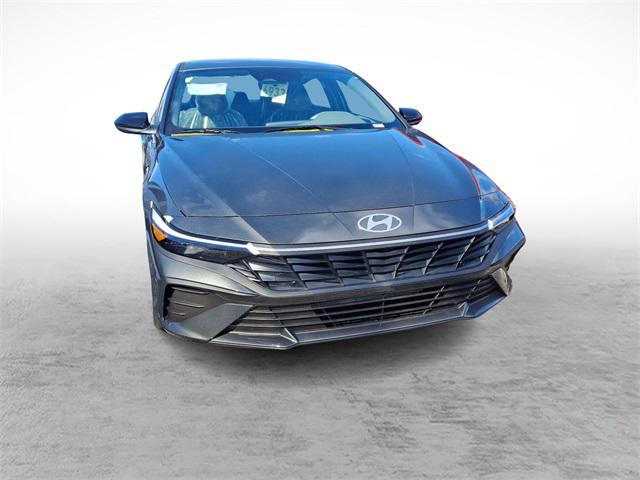 2025 Hyundai Elantra SEL Sport photo 2