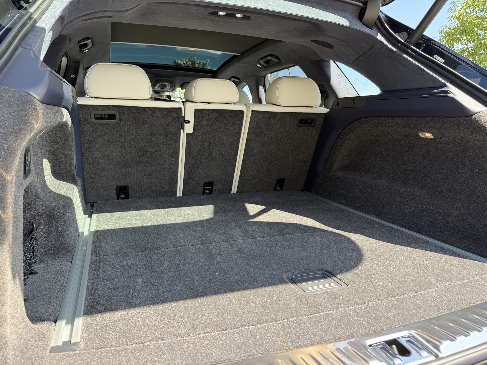 2024 Bentley Bentayga V8 photo 32