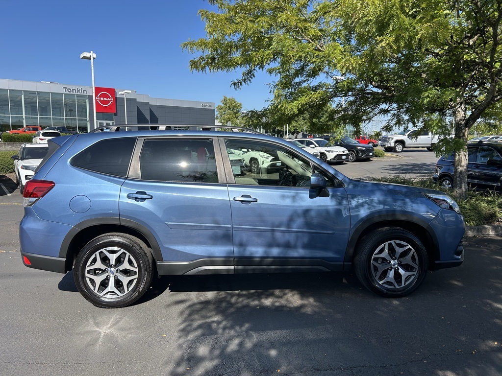 2023 Subaru Forester Premium photo 4