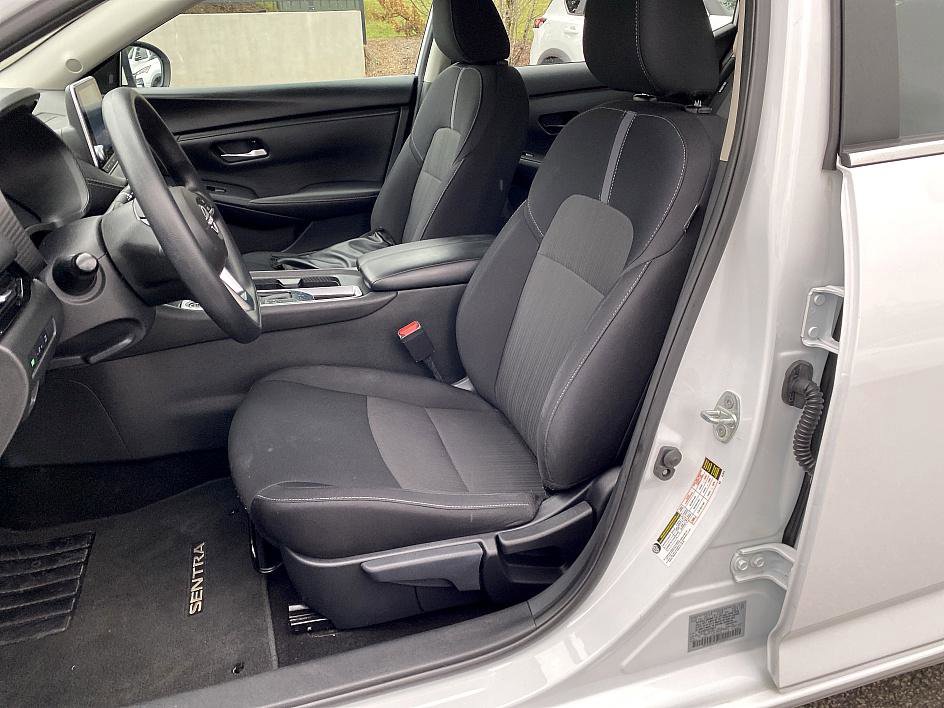 2024 Nissan Sentra SV photo 8