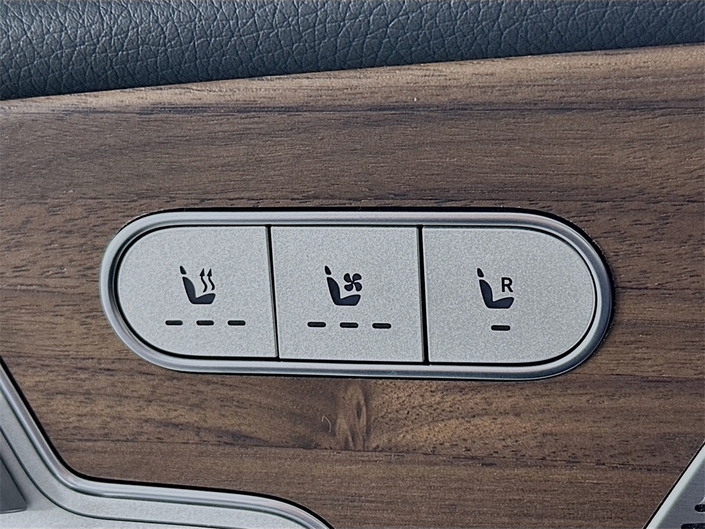 2026 Mercedes Benz GLS 580 4MATIC photo 19