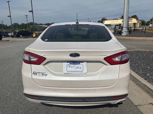 2016 Ford Fusion SE photo 4