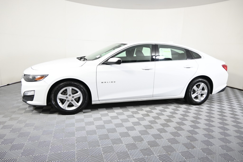 2023 Chevrolet Malibu 1LT photo 2