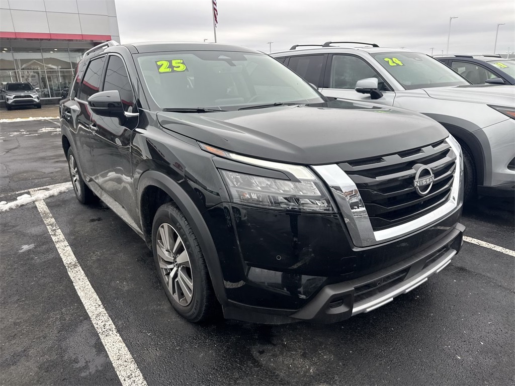 2025 Nissan Pathfinder SL's photo