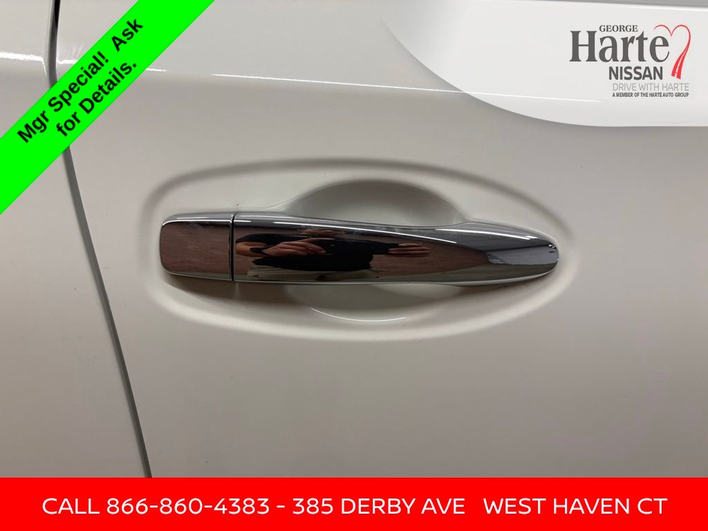 2015 Nissan Rogue S photo 34