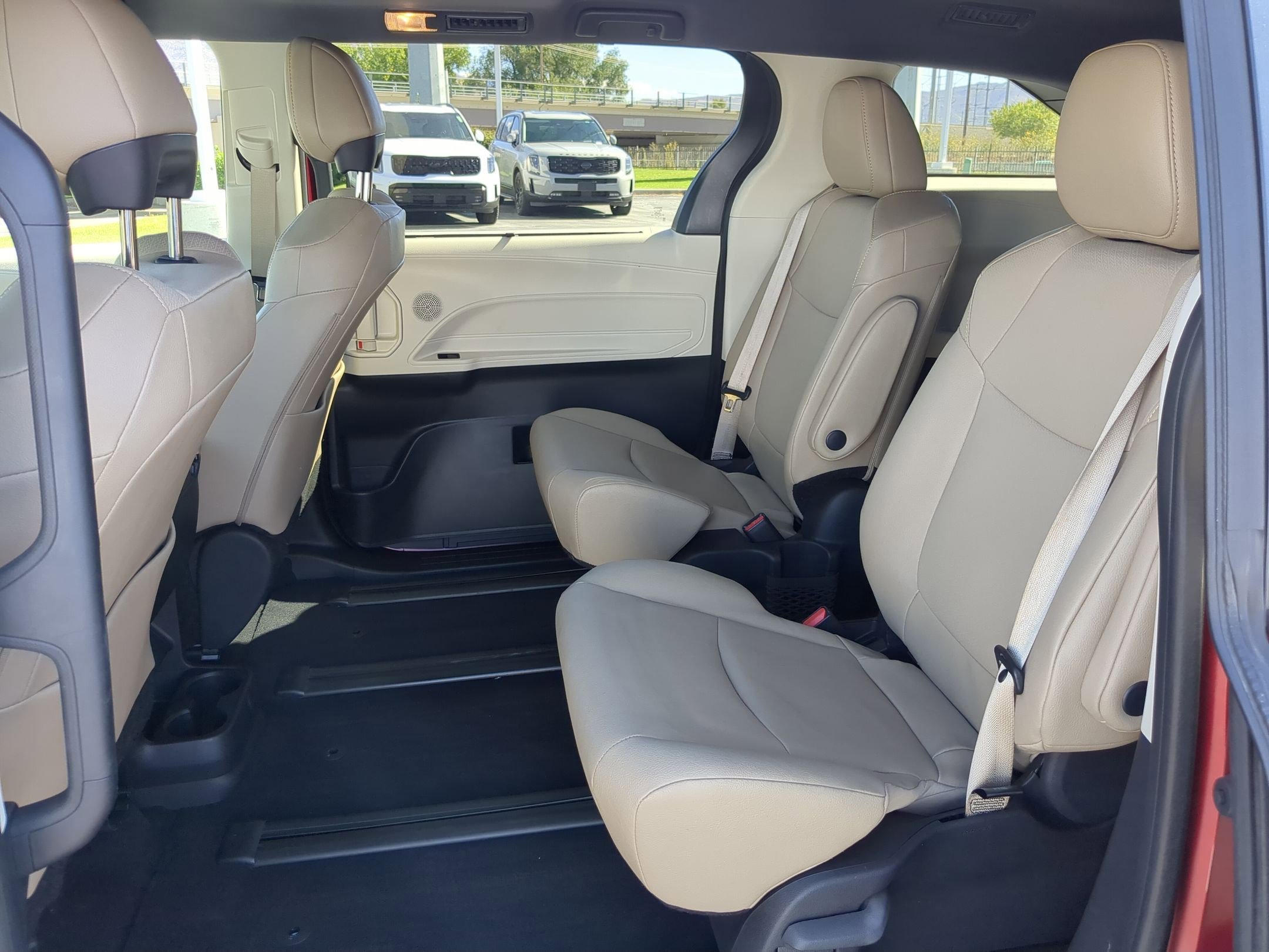 2023 Toyota Sienna XLE photo 18