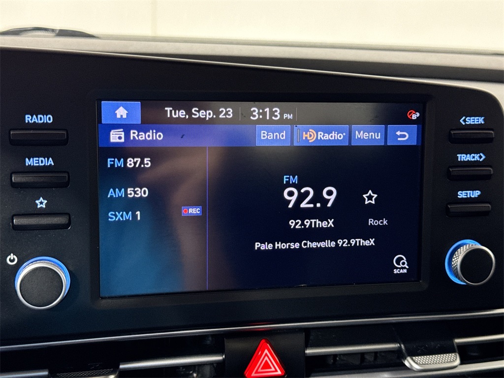 2022 Hyundai Elantra SEL photo 23
