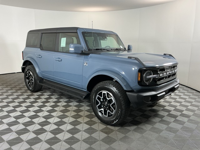 2025 Ford Bronco Outer Banks photo 3