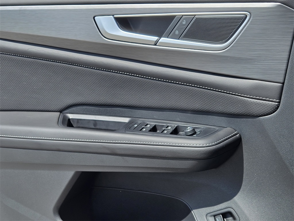 2025 Volkswagen Atlas Cross Sport SE Technology photo 21