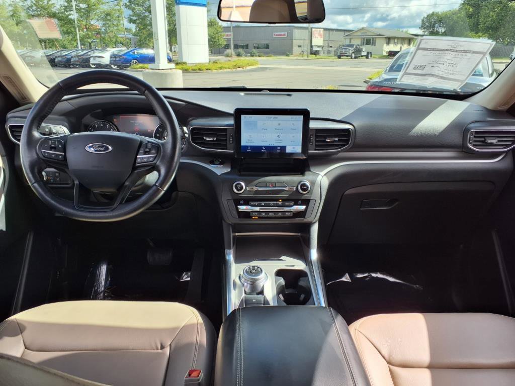 2020 Ford Explorer XLT Sport photo 2