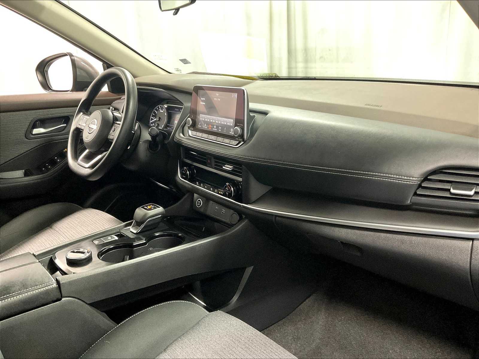 2023 Nissan Rogue SV photo 14