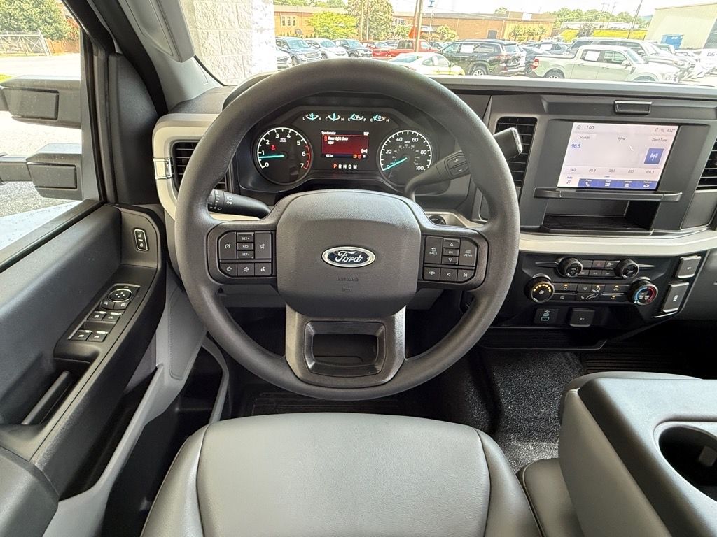 2025 Ford F-250 XL photo 4