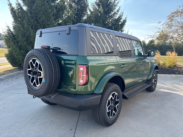 2025 Ford Bronco Outer Banks photo 4