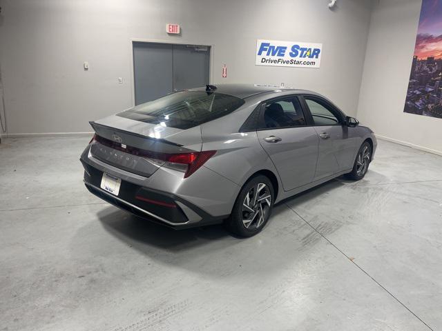 2025 Hyundai Elantra SEL Sport photo 4