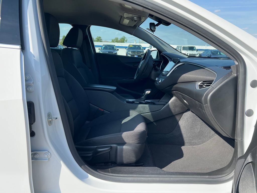 2023 Chevrolet Malibu 1LT photo 14