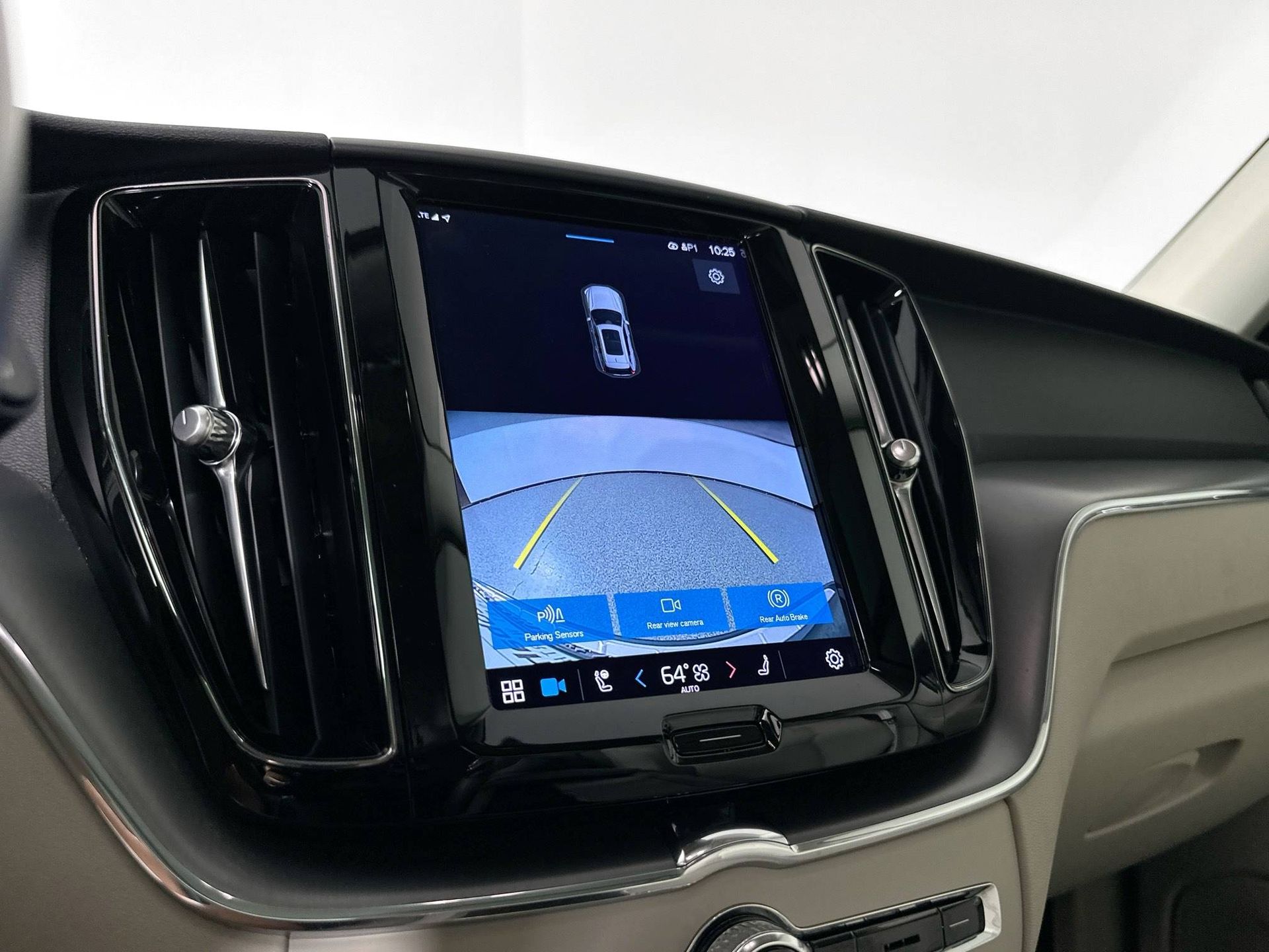 2023 Volvo XC60 B5 Core photo 12