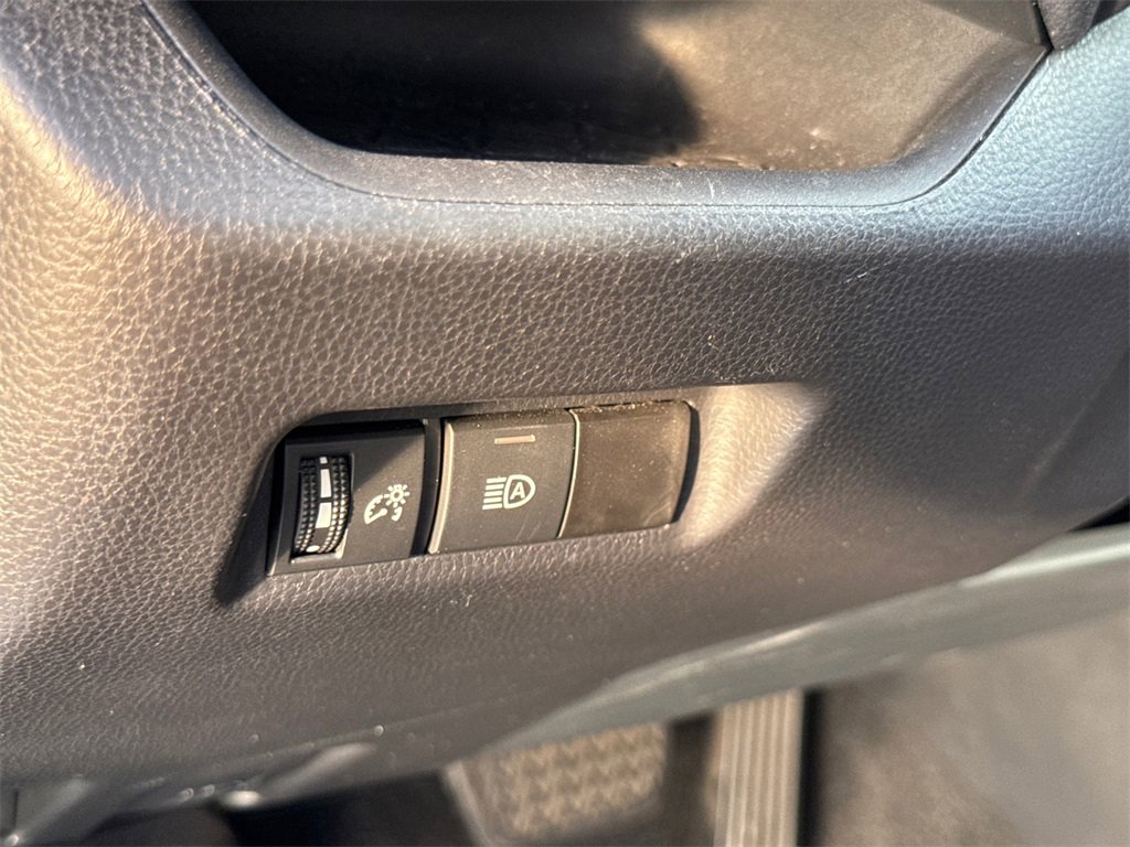 2021 Toyota RAV4 Hybrid LE photo 7