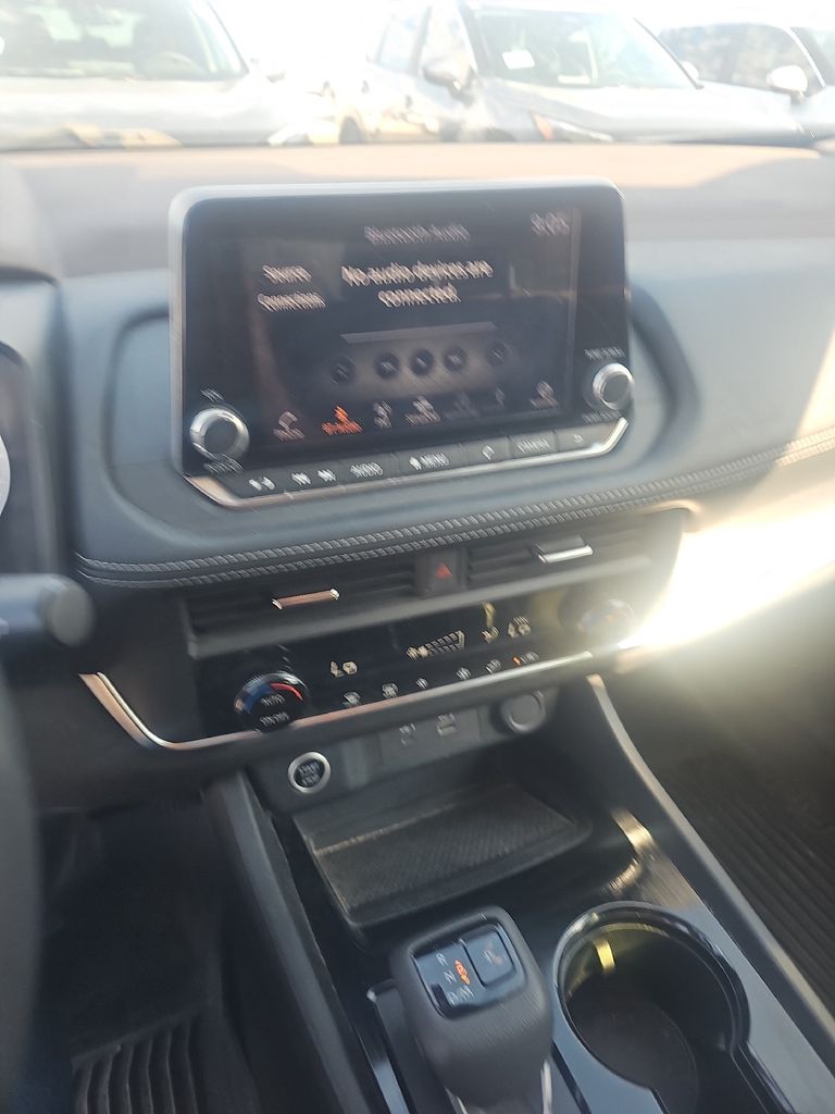 2023 Nissan Rogue SV photo 3