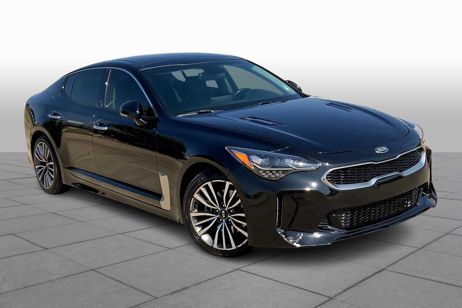 2018 Kia Stinger Premium photo 2