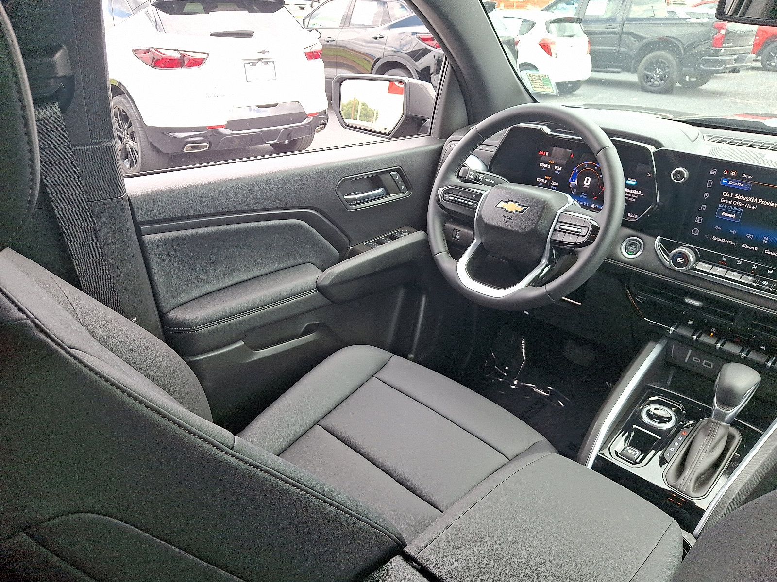 2024 Chevrolet Colorado LT photo 14