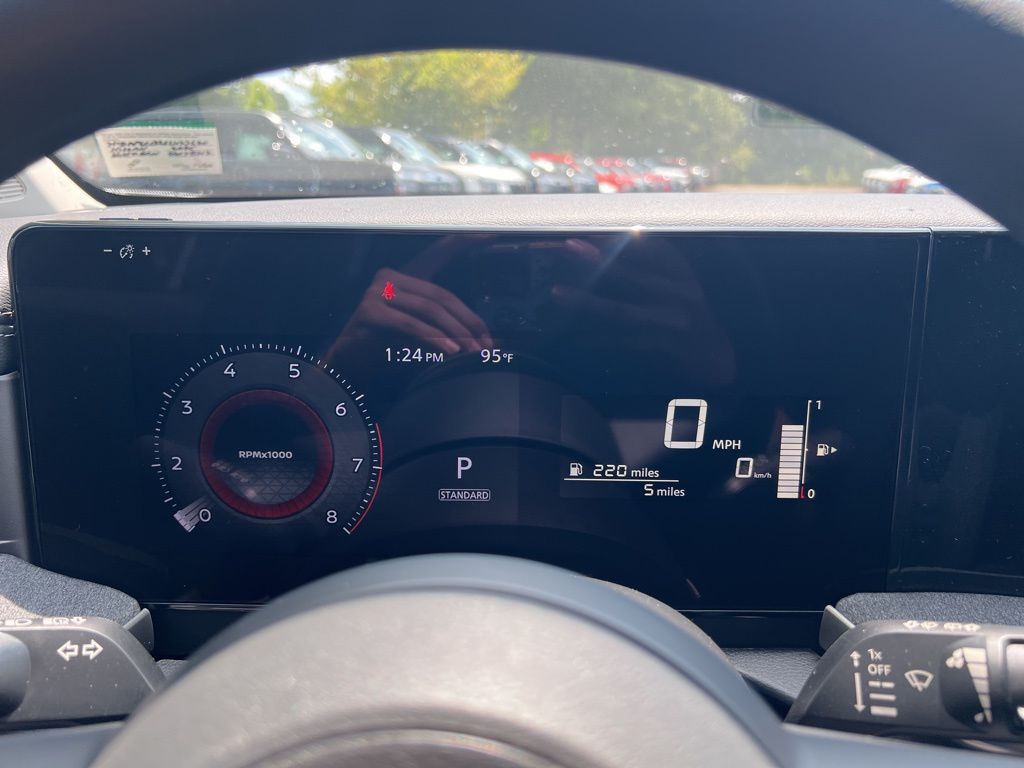 2025 Nissan Kicks SV photo 4