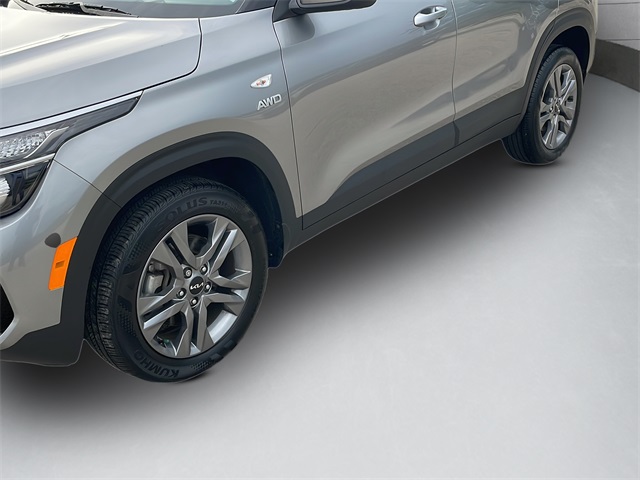 2023 Kia Seltos LX photo 43