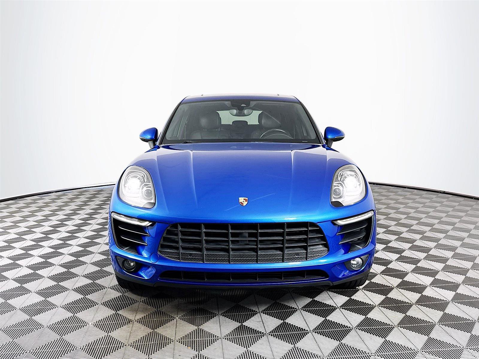 2018 Porsche Macan Base photo 2