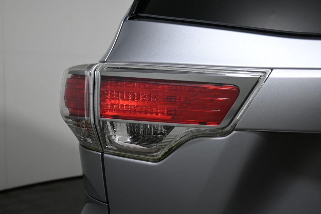 2015 Toyota Highlander Base Hybrid photo 12