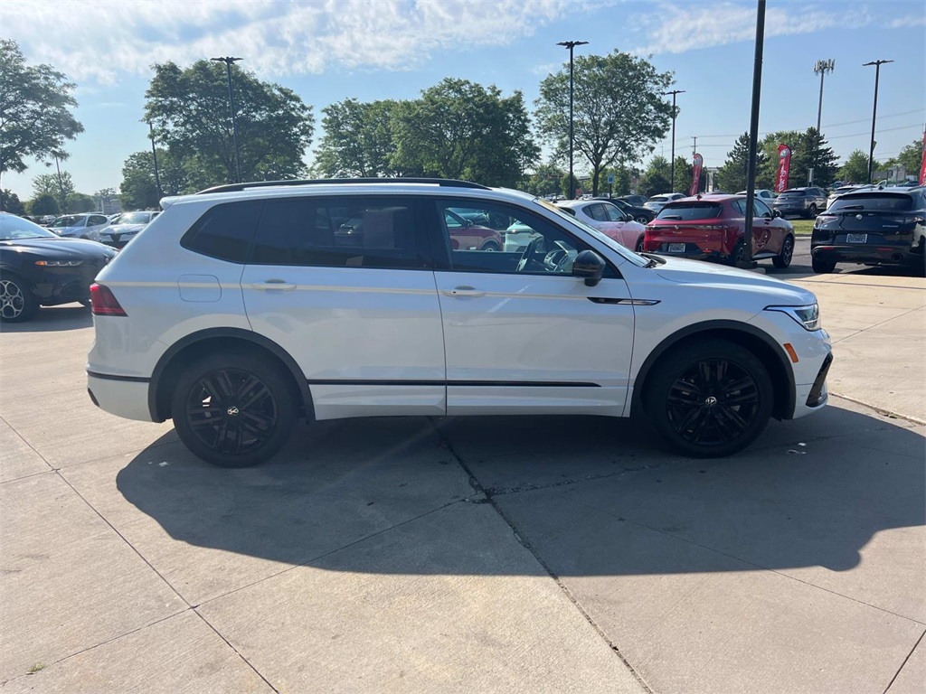 2022 Volkswagen Tiguan SE R-Line Black photo 6