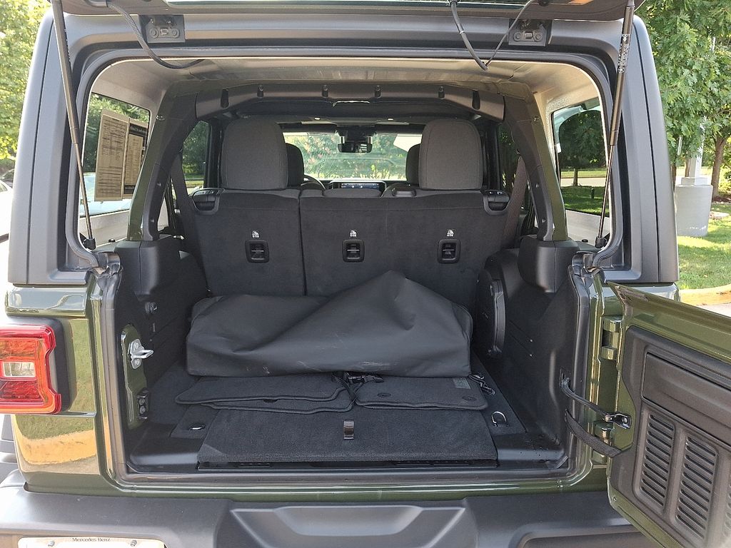 2024 Jeep Wrangler Rubicon photo 28