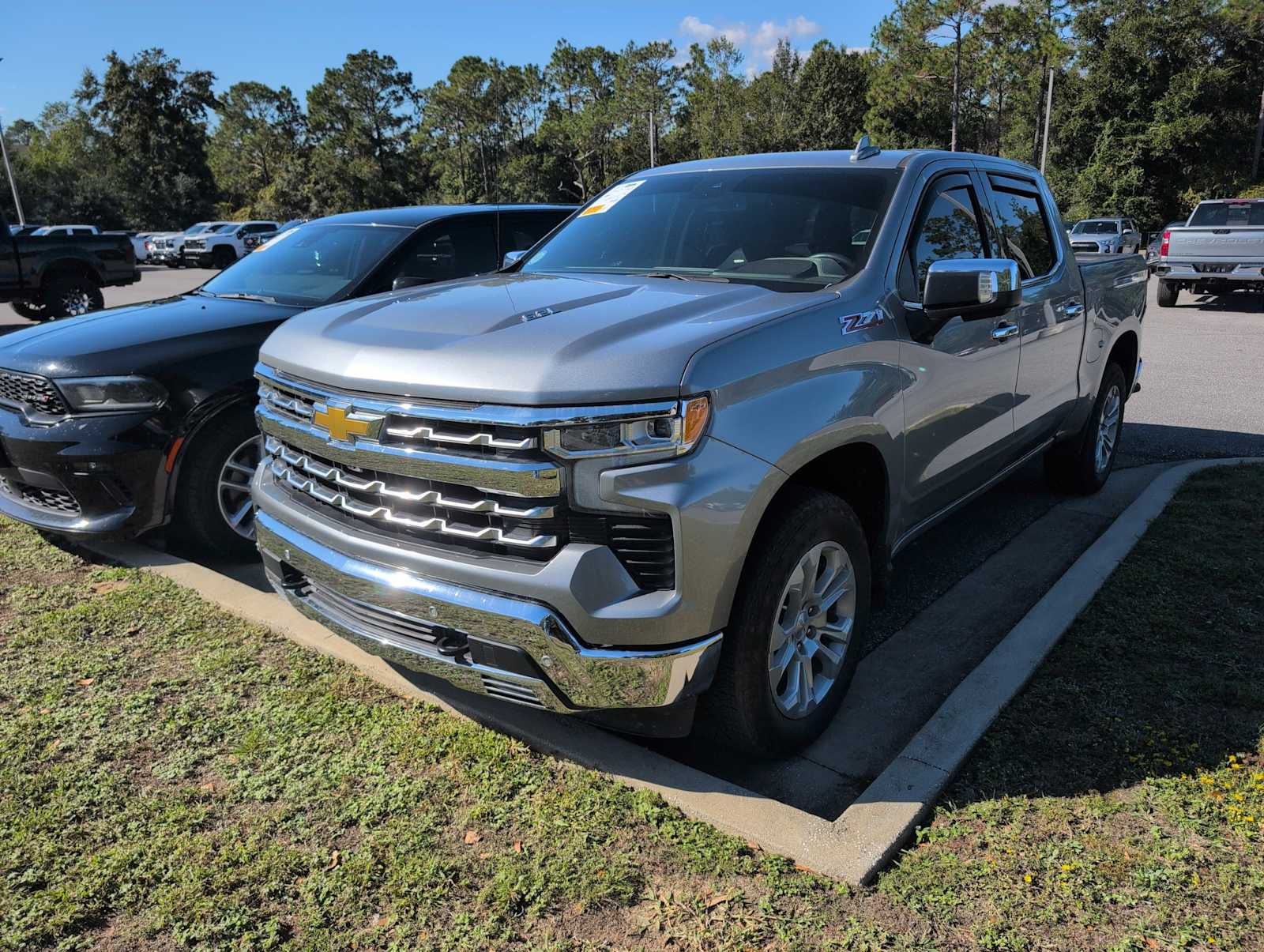 2023 Chevrolet Silverado 1500 LTZ photo 3