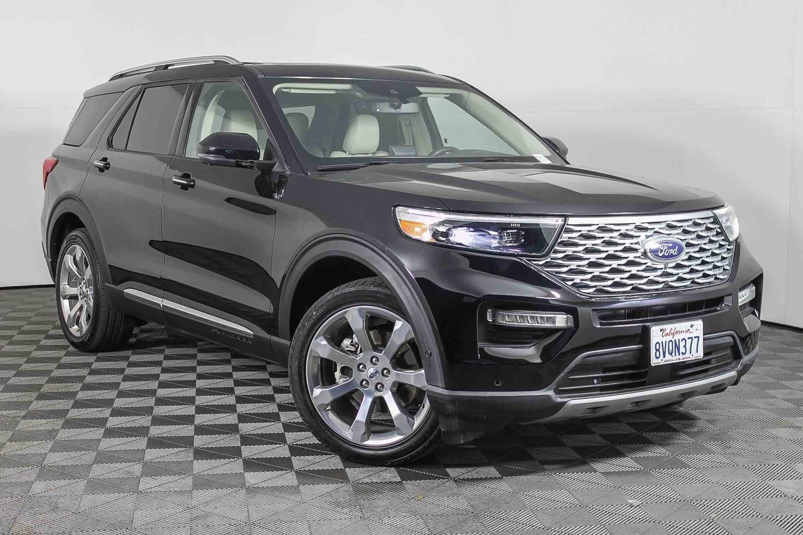 2020 Ford Explorer Platinum's photo