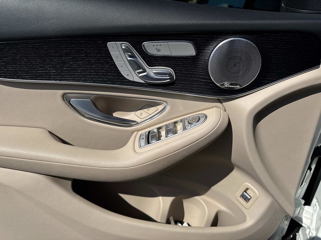 2021 Mercedes Benz GLC 300 Coupe photo 11