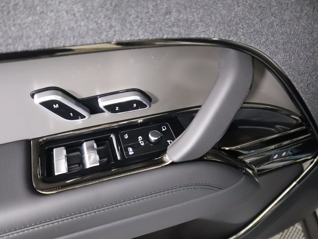 2025 Land Rover Range Rover Sport SE photo 20