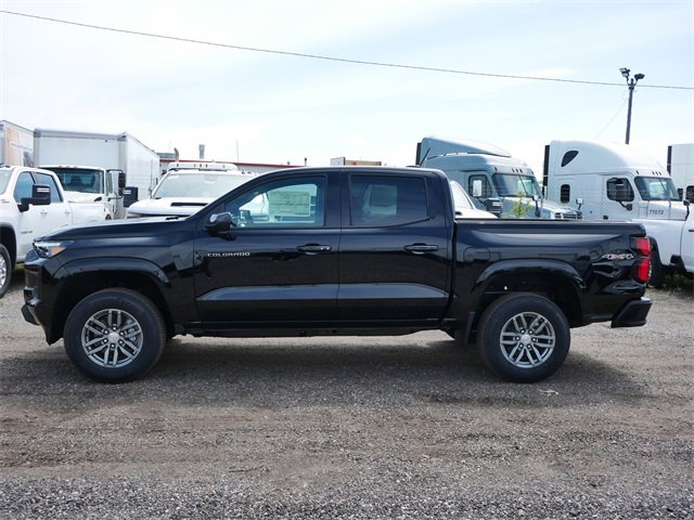 2025 Chevrolet Colorado LT photo 3