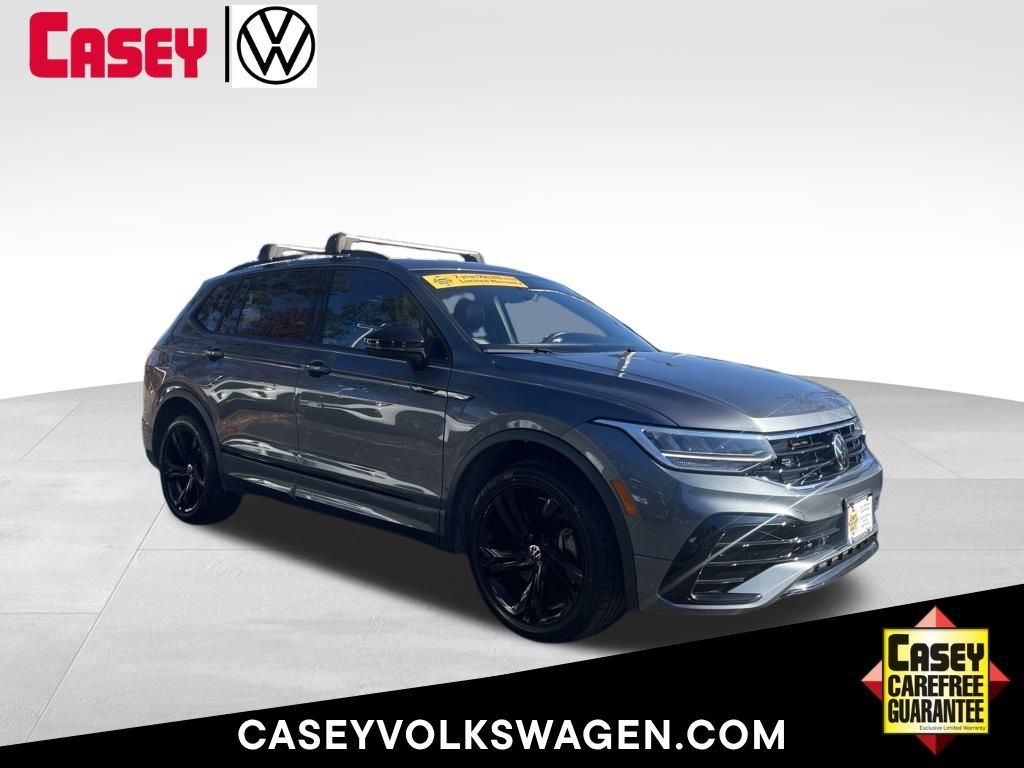 2024 Volkswagen Tiguan SE R-LINE BLACK's photo