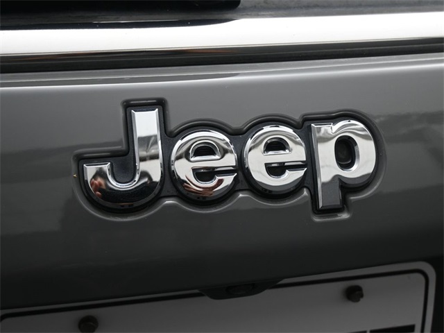 2023 Jeep Compass Latitude photo 3