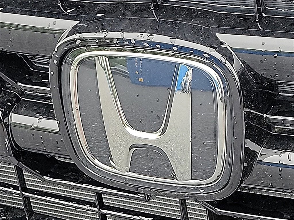 2025 Honda Ridgeline Black Edition photo 5