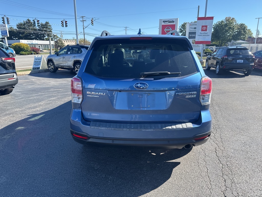 2017 Subaru Forester 2.5i Touring photo 4