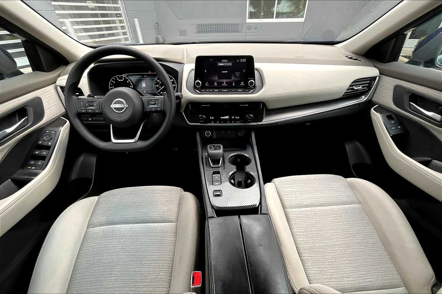2023 Nissan Rogue SV photo 12