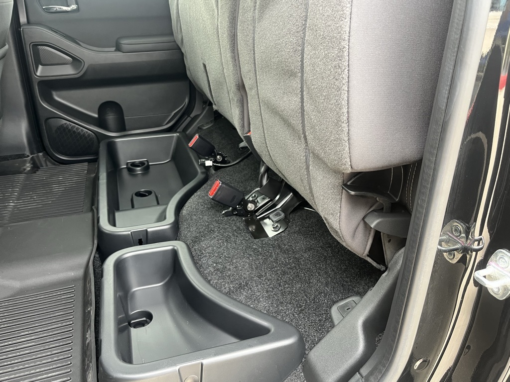 2024 Nissan Frontier SV photo 17
