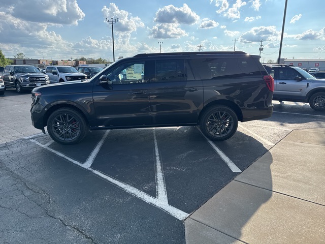 2025 Ford Expedition MAX Platinum photo 2